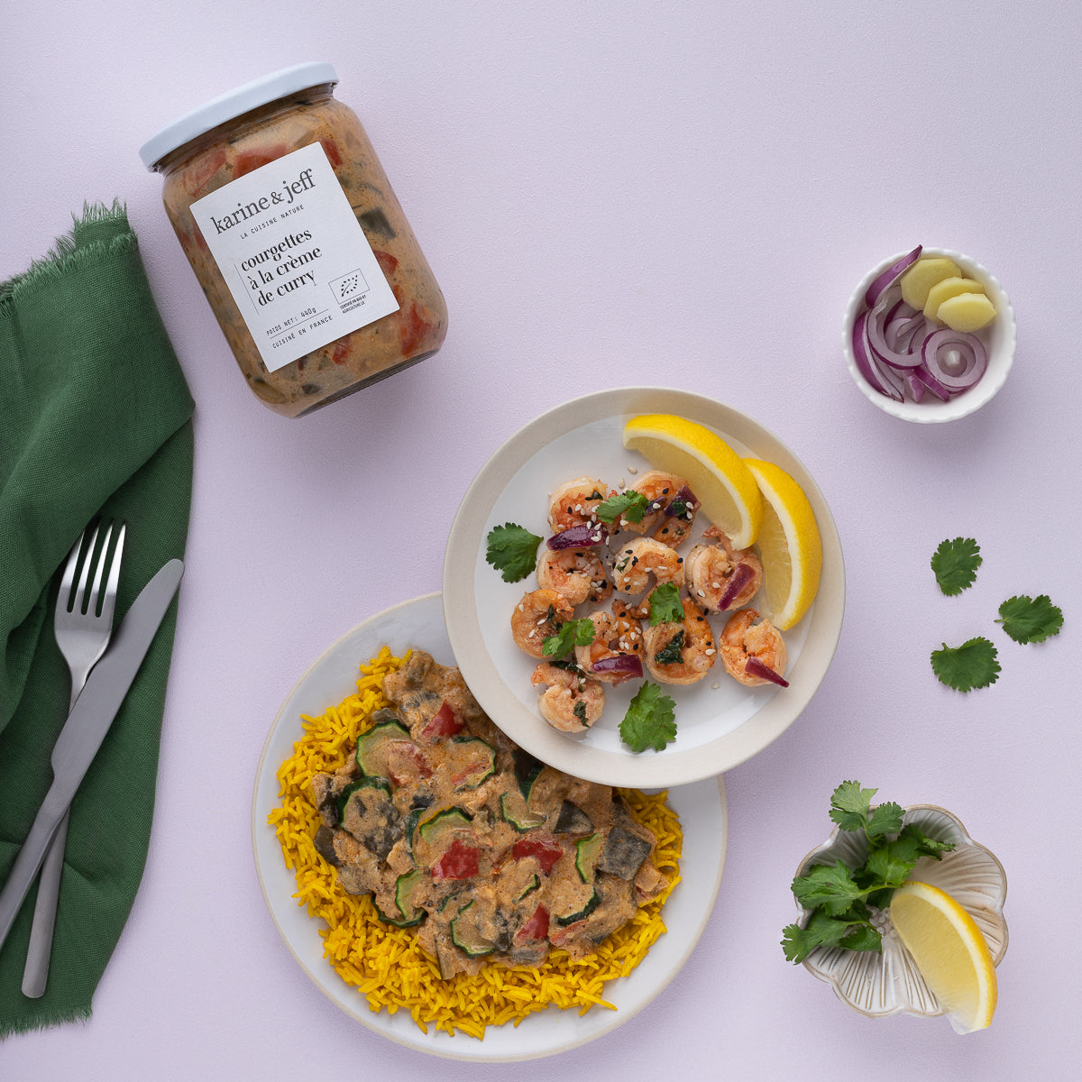 Idée recette : Courgettes à la crème de curry, crevettes sautées à la coriandre et riz safrané Image